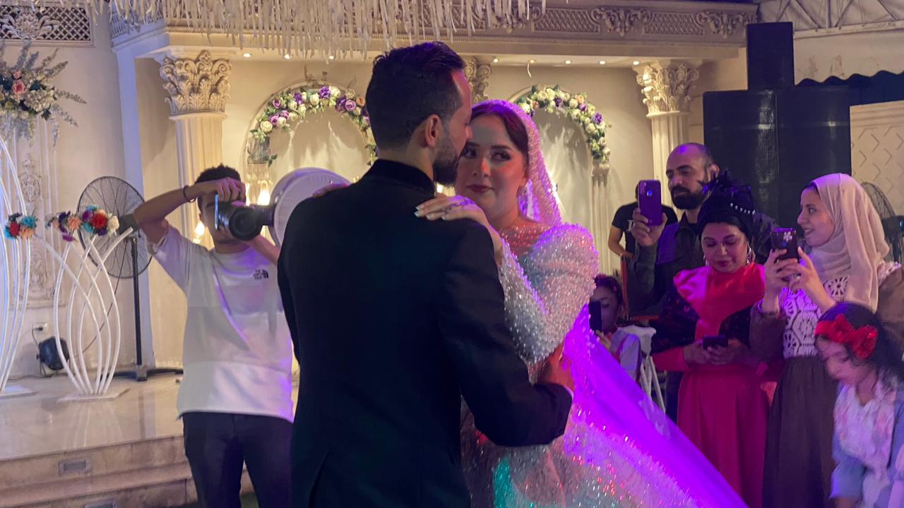 عبدالحليم صلاح يهنئ ابن عمته بحفل زفافه بالقاهرة