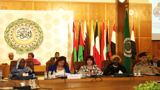 السيدة الأولى لجمهورية أنجولا تشكر رئيس مؤتمر المستثمرات العرب