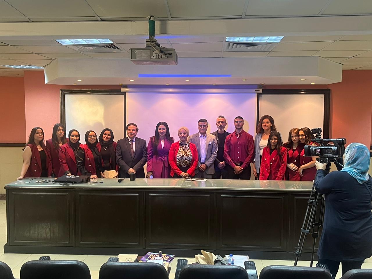 دعم التراث الثقافي وتكنولوجيا الواقع المعزز في مشروعات تخرج إعلام الجامعة الحديثة