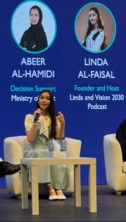 ليندا الفيصل خلال مشاركتها في Learning in Motion 2025