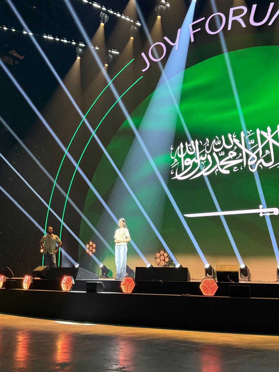 ليندا الفيصل.. أصغر سعودية تشارك في افتتاح منتدى صُنّاع الترفيه «Joy Forum 2025» بأداء النشيد الوطني 